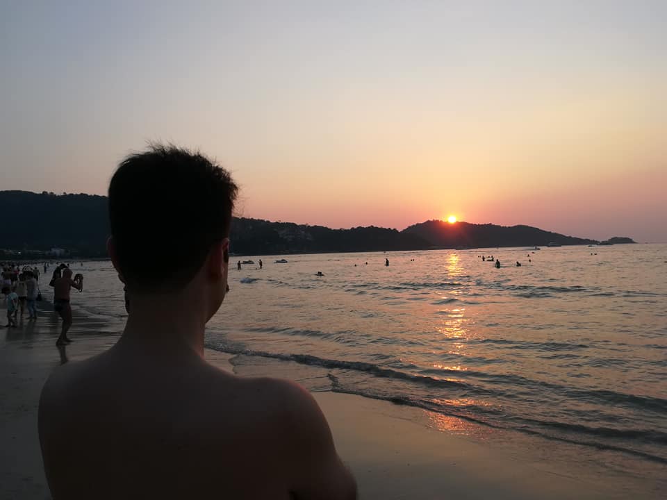 Thailandia Mare: La spiaggia di Patong mentre osservo il tramonto